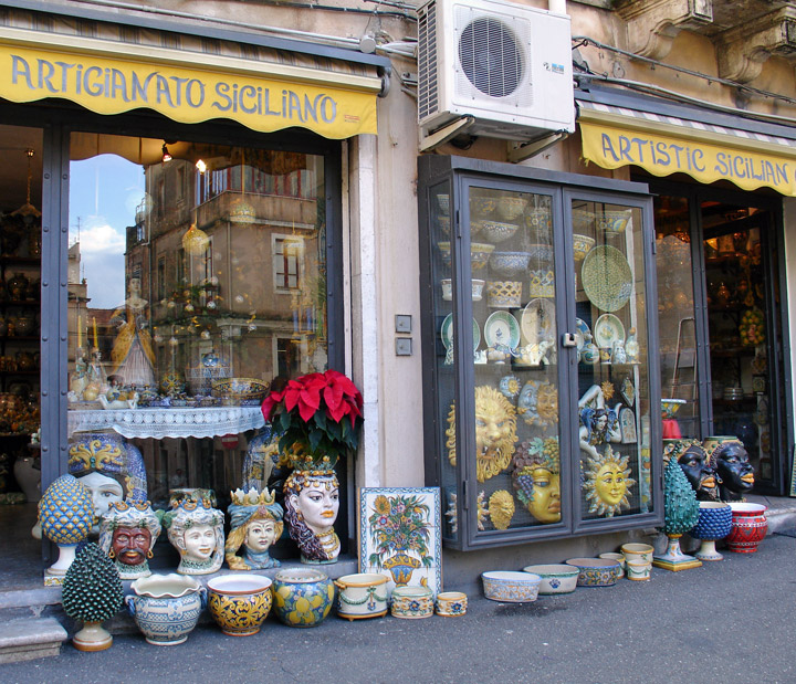 https://www.driverinsicily.com/public/img/fotoalbum/taormina-ceramic shop.jpg